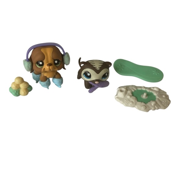 Littlest Pet Shop #1054 Chocolate masked ferret Saint bernard #1222 Winter Set
